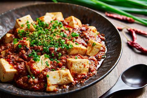  Mapo Doufu: Een pittige Sichuanse specialiteit vol textuur en umami bommen!