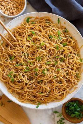  Puyang Sesame Paste Noodles: Een Romige Vegetarische Sensatie vol Zesty Noten