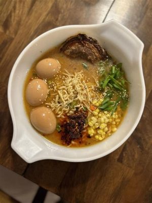  Hakata Ramen: Een Romige Umami-Bommetje Met Pittige Tonkotsu-Gebaseerde Soep!