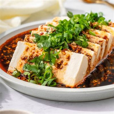  Ma'anshan Tofu Stinkpot: Een Ontzagwekkende Fusie van Gefermenteerde Complexiteit en Zacht Gebakken Tofoe!