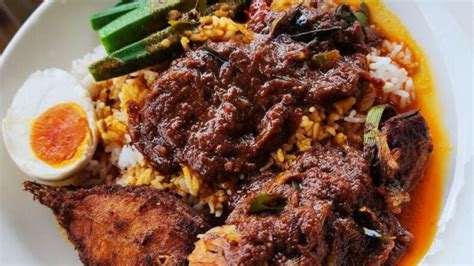  Nasi Kandar: Een Smaakvolle Fusie van Kruiden en Romige Texturen die Je Zintuigen Ontwaken!