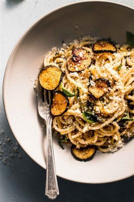  Spaghetti alla Nerano! Een romige zee van courgette en Parmezaanse kaas die je smaakpapillen zal verwennen